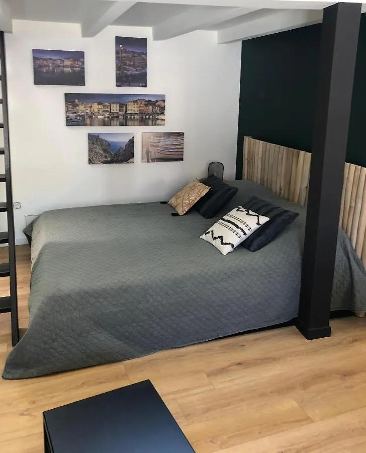 Studio Cassis Rastit 0*,  France
